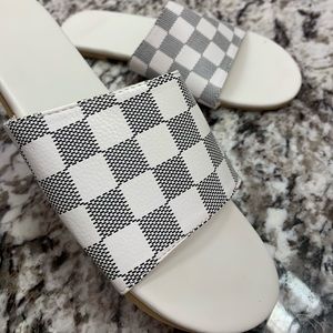 White and Grey Printed Womens Checkered Sandal Slides